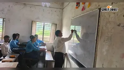चॉक-डस्टर के साथ बच्चों के बीच पहुंचे बेगूसराय के डीएम, शिक्षक बन ब्लैकबोर्ड पर संभाली कमान