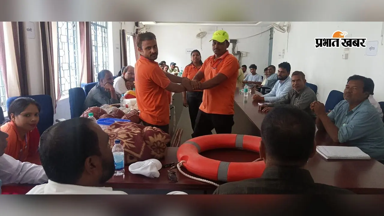 संभावित बाढ़ से निपटने के लिए एक दिवसीय प्रशिक्षण कार्यक्रम आयोजित, जनप्रतिनिधियों को सिखाए गए बचाव के गुर