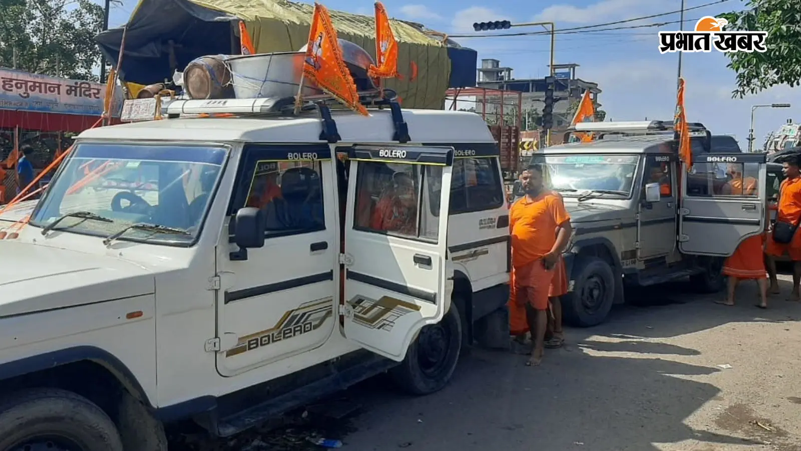 Photo Story: पूर्णिया का गुलाबबाग जीरोमाइल शिविर देवघर मार्ग का एक प्रमुख पड़ाव स्थल है. असम, बंगाल और नेपाल से बसों, पिकअप और निजी वाहनों से आने वाले श्रद्धालु इस शिविर में अपनी गाड़ियां खड़ी कर विश्राम करते हैं. वाहनों की लंबी कतारें इस शिविर की लोकप्रियता और सेवा भावना को बयां करती हैं.