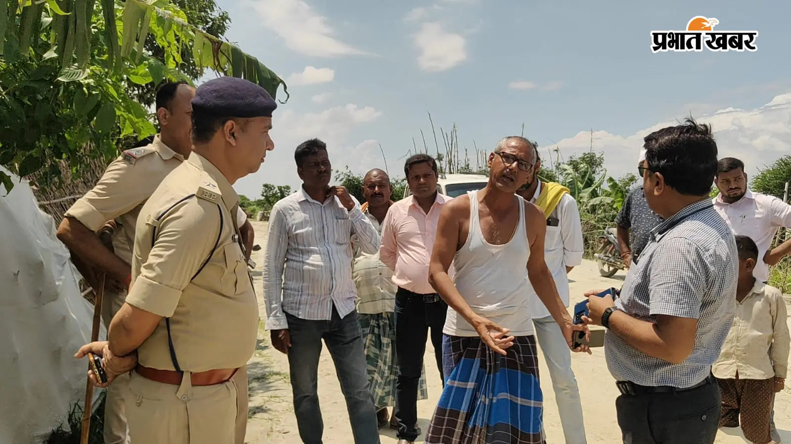 चौथम में बीएन तटबंध के रेनकट की मरम्मत, संवेदनशील स्थलों पर प्रशासन की नजर