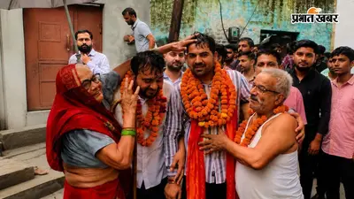 पप्पू यादव पर जूता फेंकने वाला बना गांव का ‘हीरो’, Video Viral खुली जीप से निकला जुलूस