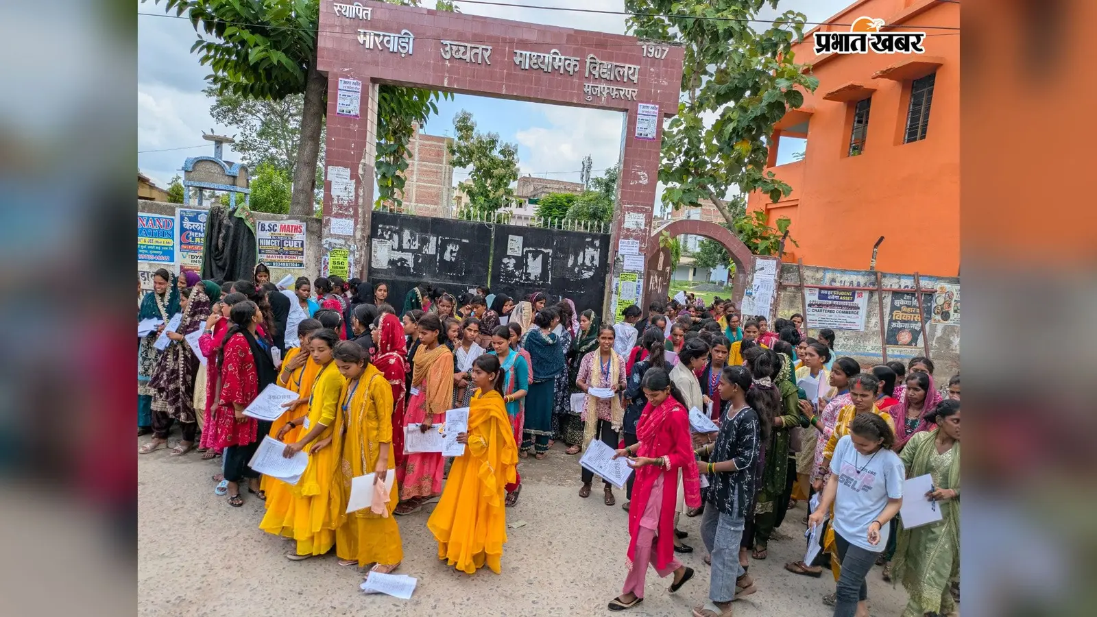 सीतामढ़ी से मुजफ्फरपुर पहुंचीं 829 छात्राएं, 20 बसों से कराया गया BBOSE परीक्षा का सुरक्षित सफर