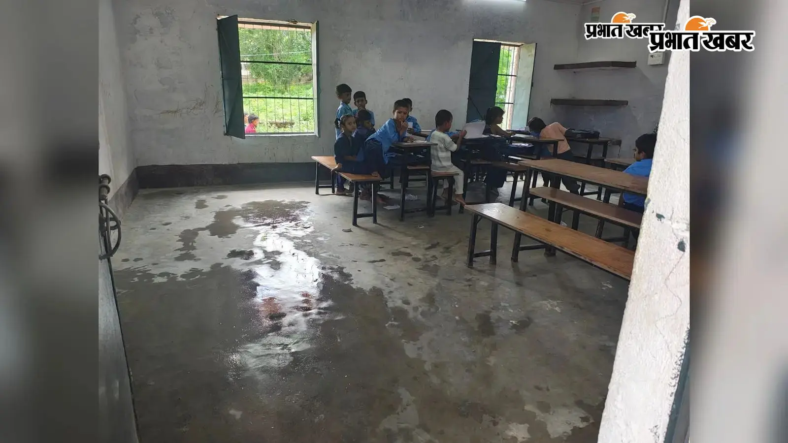 रजौली का करबलानगर विद्यालय जर्जर, 5 में से सभी कमरे बदहाल, बच्चों की सुरक्षा पर सवाल