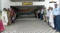 रोहतास में प्रस्तावित उच्च शिक्षा अधिनियम के विरोध में शिक्षक-कर्मियों का प्रदर्शन, चौथे दिन भी काला बिल्ला लगाकर जताया विरोध