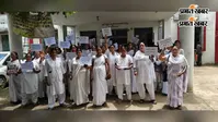पकरीबरावां सीएचसी में स्वास्थ्यकर्मियों का धरना-प्रदर्शन, बायोमैट्रिक उपस्थिति से वेतन भुगतान का जताया विरोध