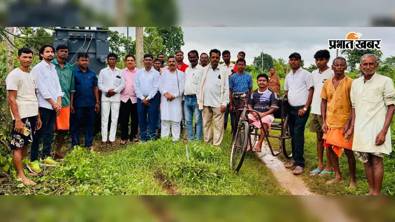 ट्रांसफार्मर जलने से कई दिनों से बाधित थी बिजली आपूर्ति, बेरमो विधायक की पहल पर ग्रामीणों को मिली राहत