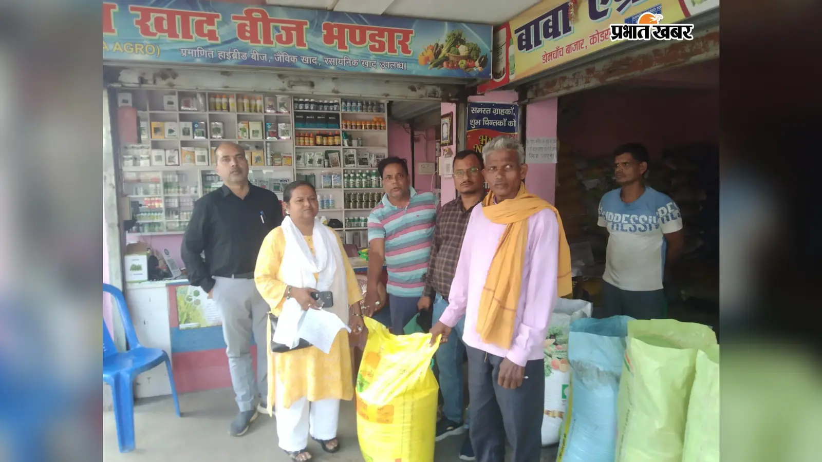 डोमचांच में खाद दुकानों का निरीक्षण, सरकारी दर पर यूरिया बेचने का निर्देश