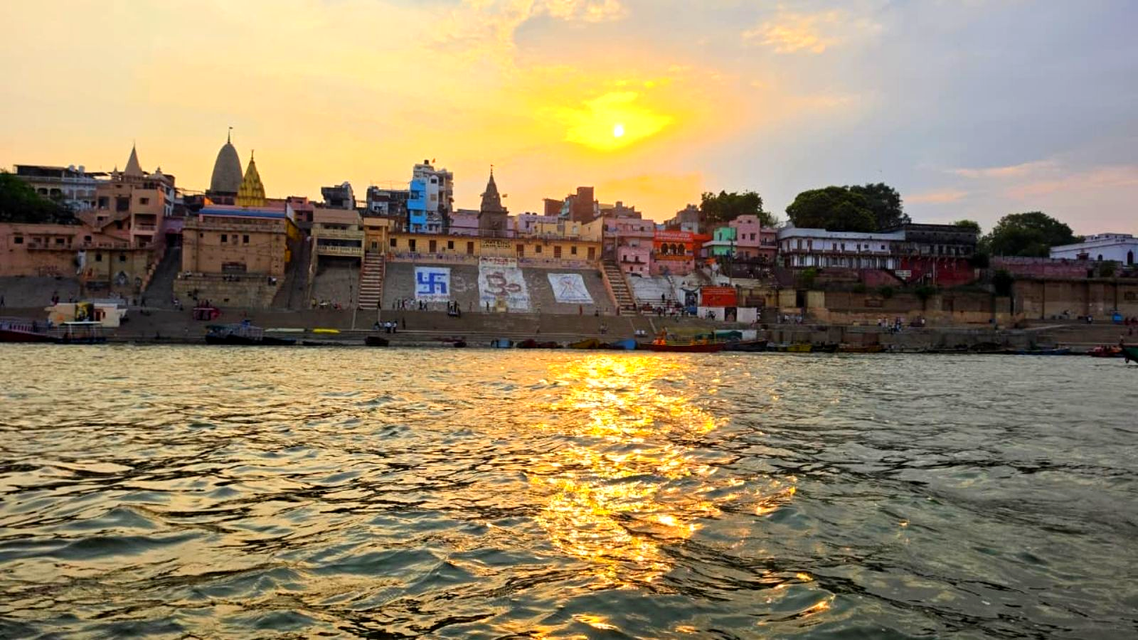 वाराणसी (क्रेडिट कोमल अग्रवाल)