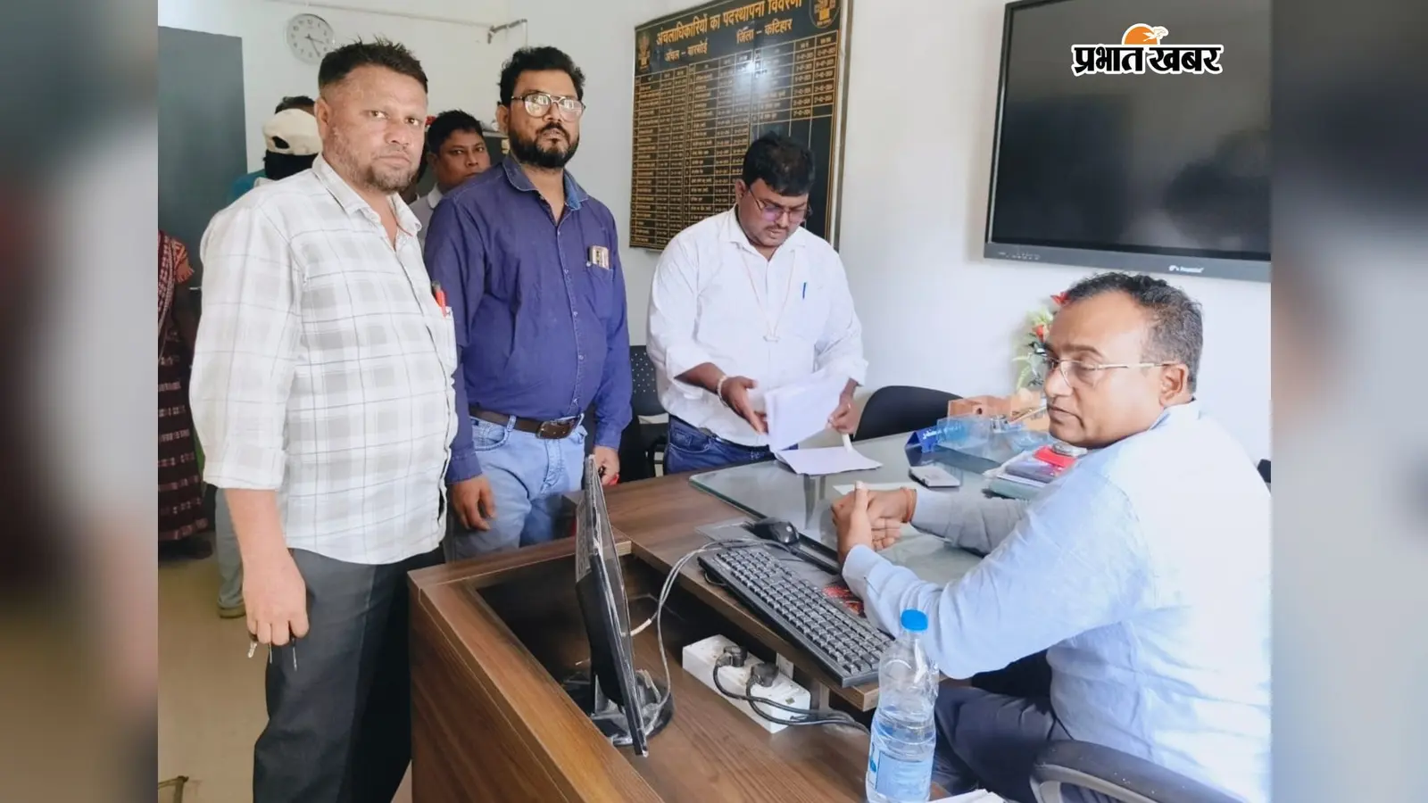 बारसोई जनता दरबार में वर्षों पुराने भूमि विवाद का समाधान, गले मिलकर खत्म हुई दुश्मनी