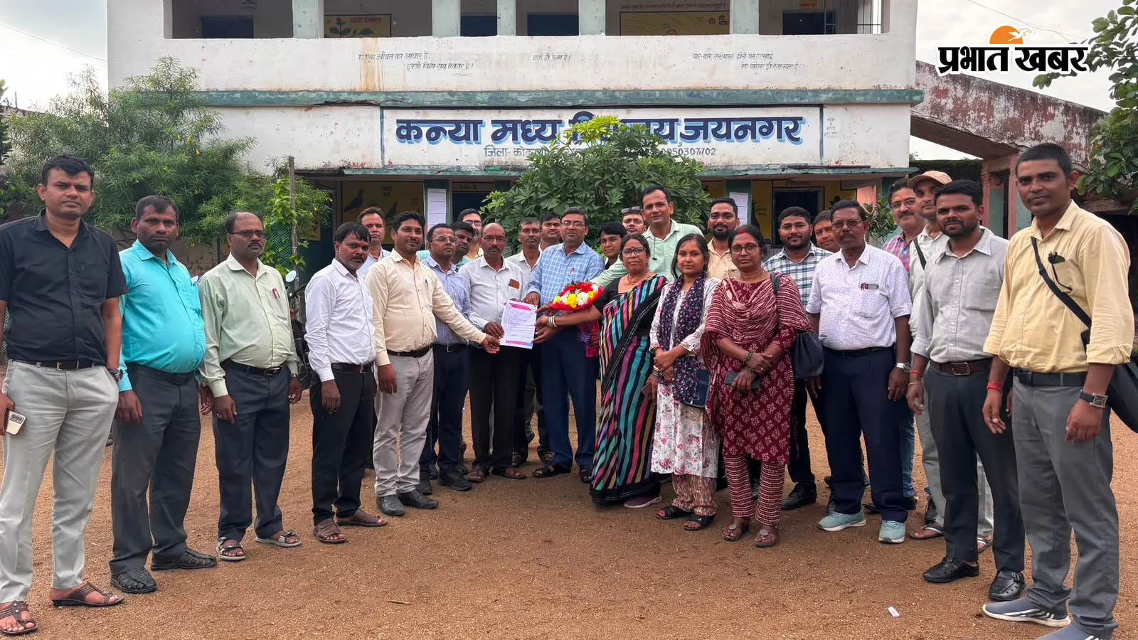 जयनगर में झारोटेफ ने राज्य कर्मियों की लंबित मांगों को लेकर सौंपा ज्ञापन, सीएम से पहल की मांग