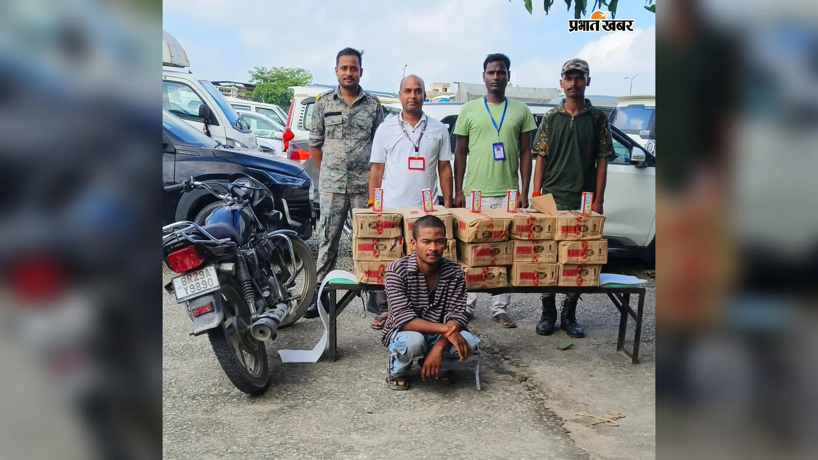गोपालगंज में 138 लीटर शराब के साथ दो तस्कर गिरफ्तार, दोनों की बाइक जब्त