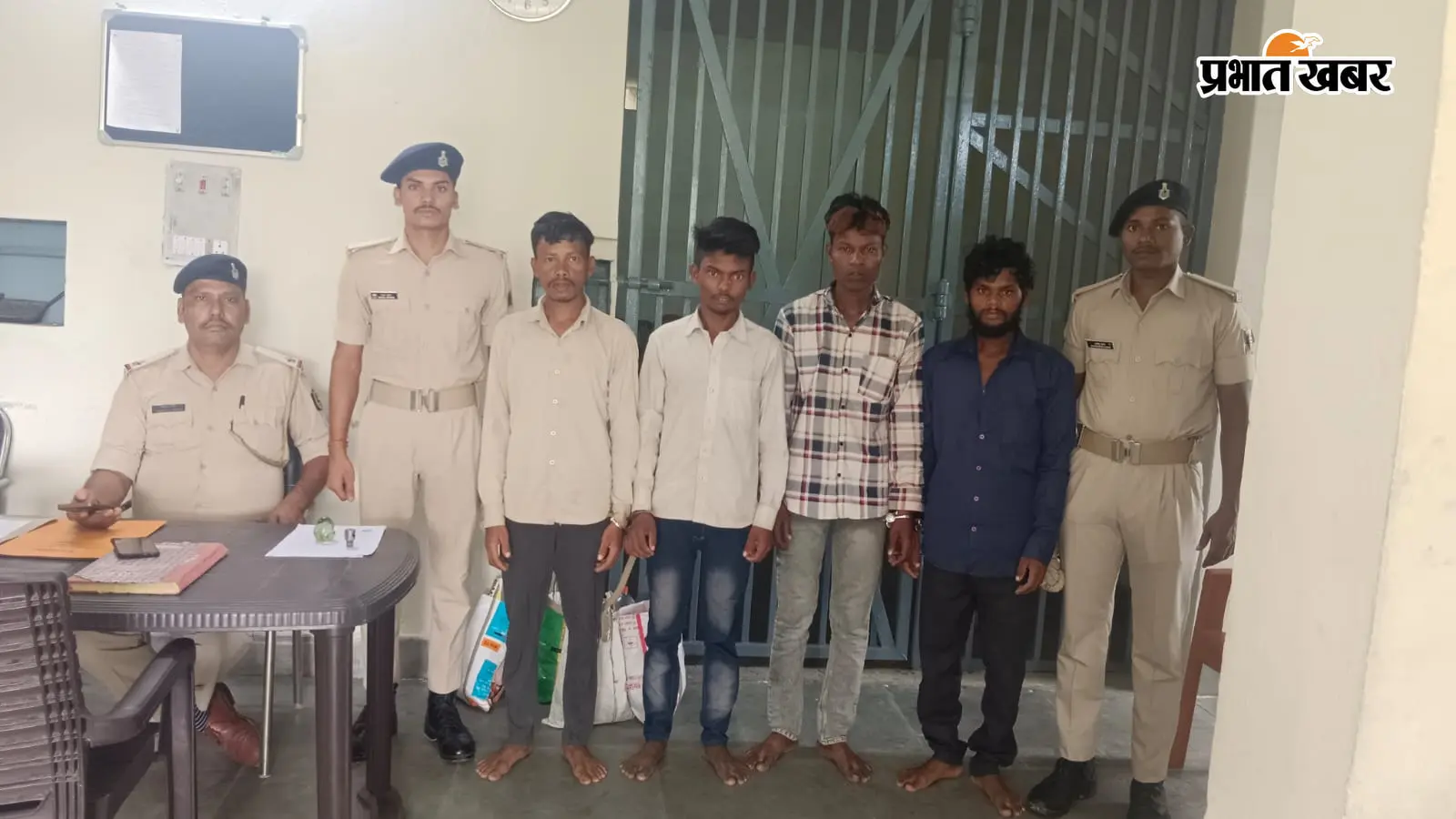 गया जी : 3 साल से फरार थे 4 आरोपी, गांव में लौटते ही पुलिस ने दबोचा