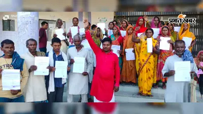 साहब! बाढ़ आ गई है, आशियाने के लिए प्लास्टिक चाहिए’, बाढ़ के बीच पन्नी के लिए अंचल कार्यालय पहुंचीं महादलित महिलाएं
