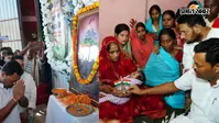 PHOTO: शहीद पिंटू कुमार के घर पहुंचे मंत्री लखेन्द्र पासवान, 5 तस्वीरों में देखें उस भावुक पल की पूरी कहानी