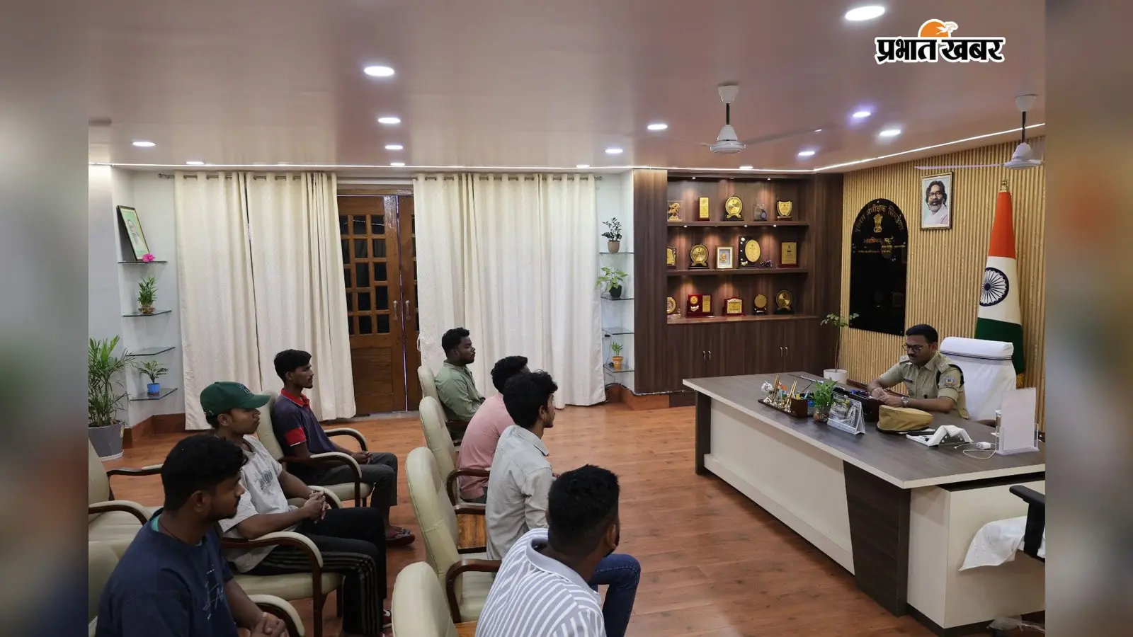 सिमडेगा मेें SP ने सुनी आम लोगों की समस्याएं, त्वरित कार्रवाई का दिया निर्देश
