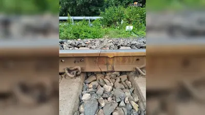धरहरा के पास पटरी फ्रैक्चर से 55 मिनट बाधित रहा रेल परिचालन, 20 किमी की रफ्तार से चली ट्रेनें