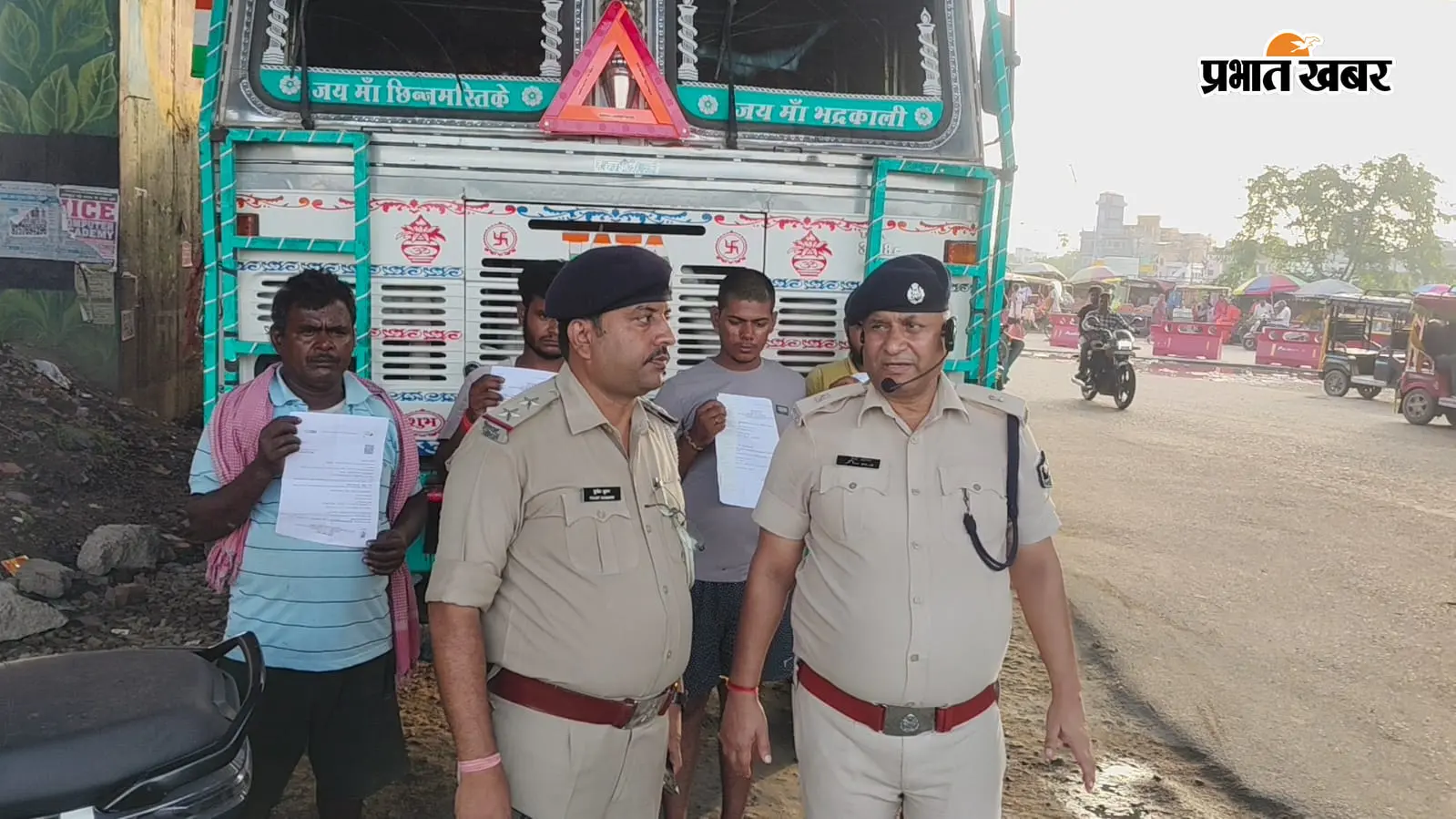 हाजीपुर में कांवड़िया मार्ग में घुसे 4 ट्रक, यातायात पुलिस ने लगाया 10 हजार का जुर्माना