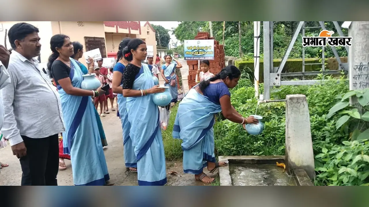 पानी की एक-एक बूंद की कीमत समझा रहा झारखंड का यह गांव