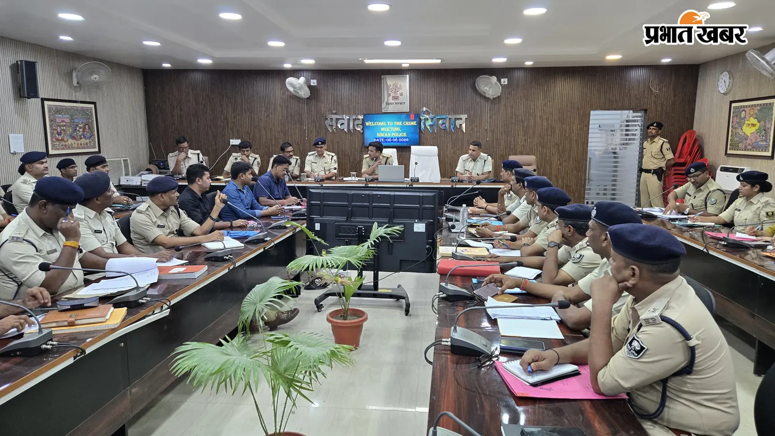 सीवान में फरार अपराधियों की सूची होगी अपडेट, एसपी का सख्त आदेश, गिरफ्तारी और कुर्की की कार्रवाई में लाएं तेजी