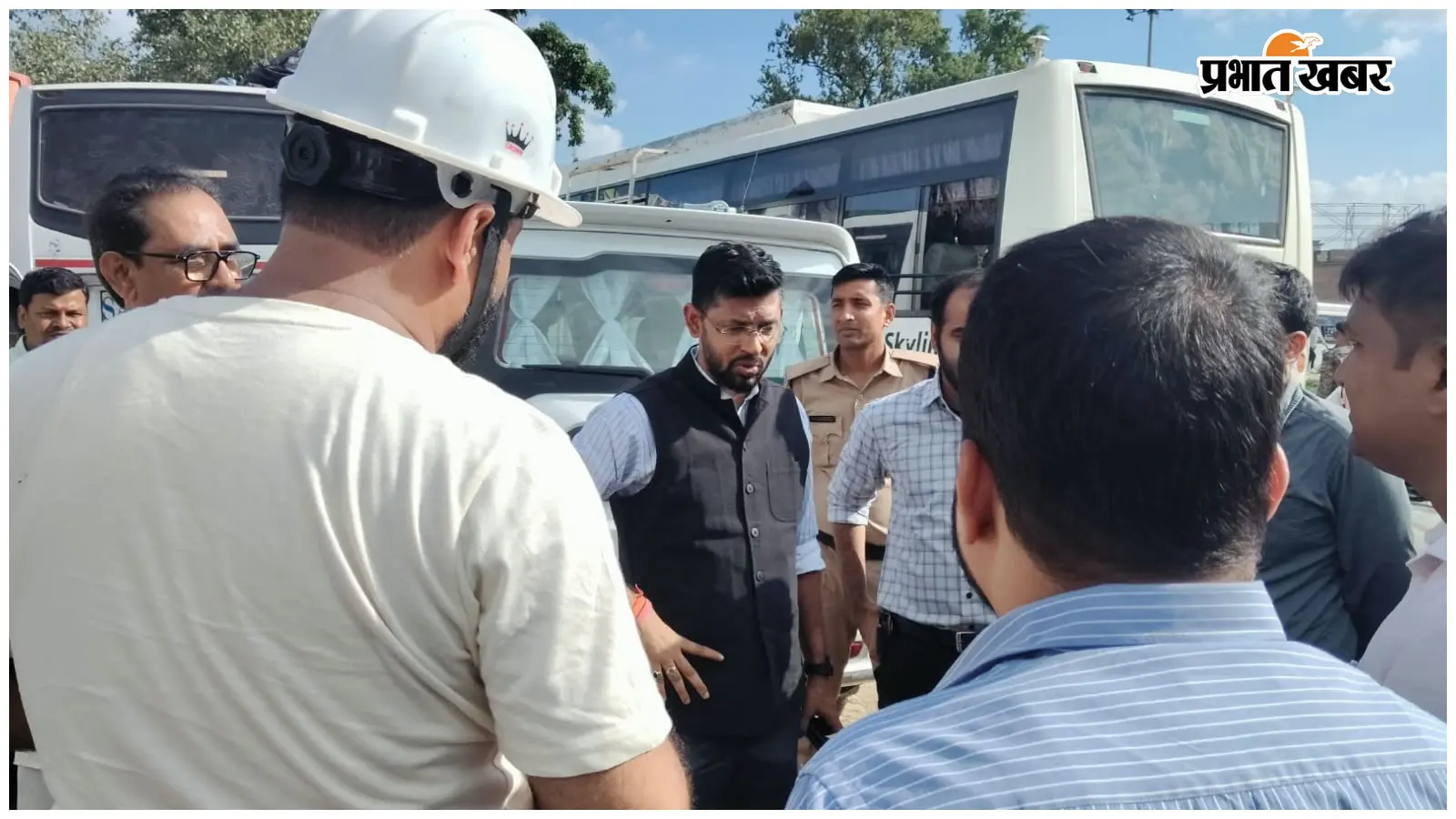 मुजफ्फरपुर: बैरिया बस स्टैंड निर्माण की धीमी रफ्तार पर डीएम ने जताई नाराजगी