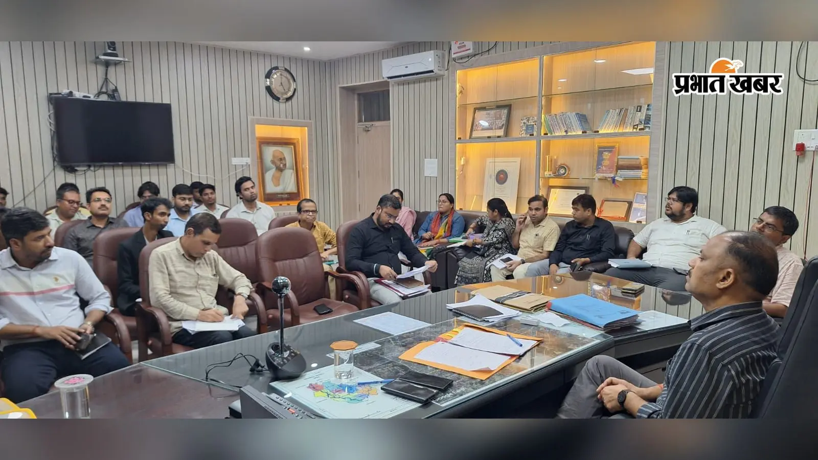 फार्मर रजिस्ट्री में सुस्ती पर डीएम सख्त, मिशन मोड में काम पूरा करने का निर्देश; किसानों को मिलेगा सीधा लाभ