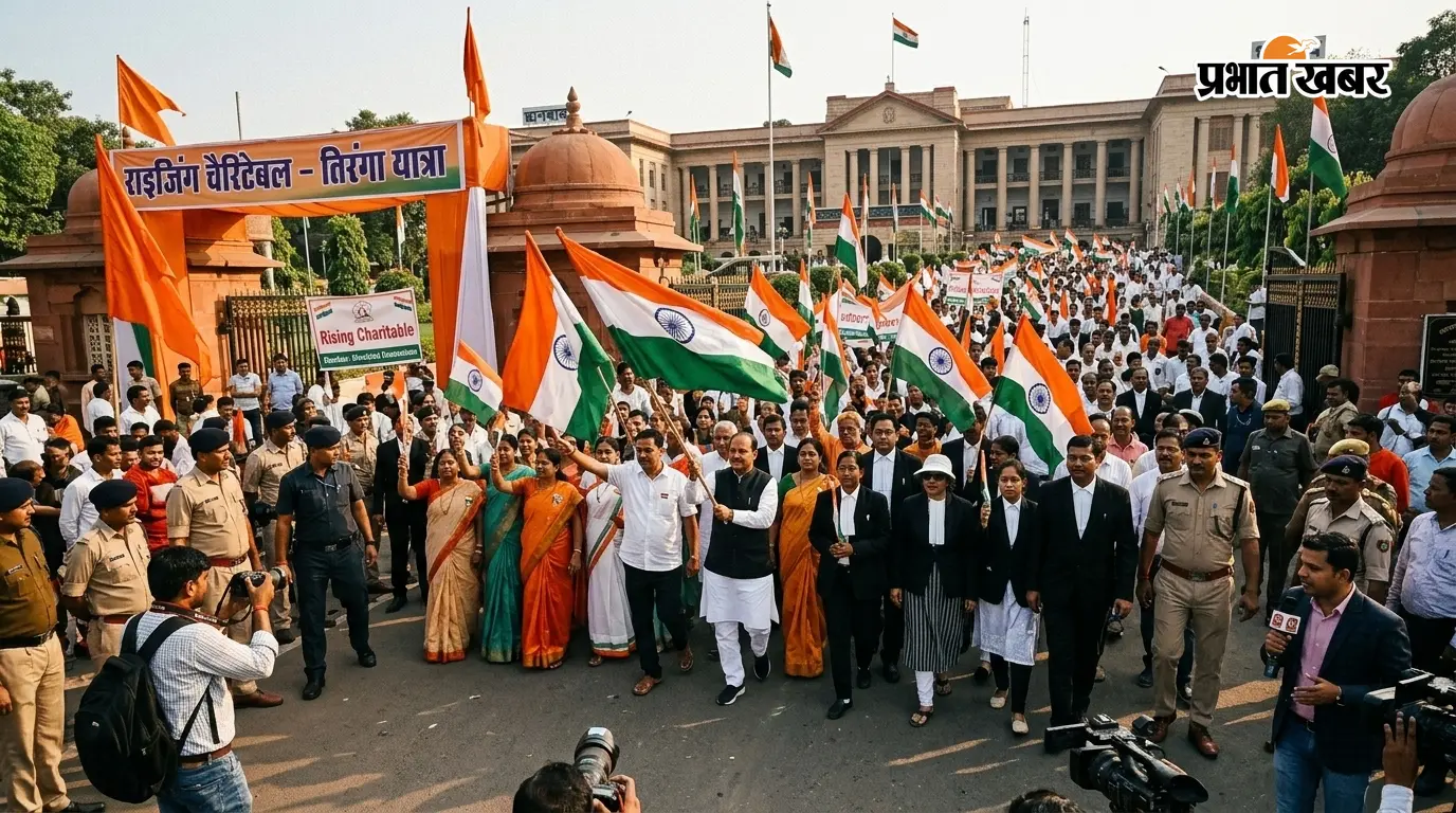 तिरंगे में रंगा धनबाद, राइजिंग चैरिटेबल ने निकाली भव्य तिरंगा यात्रा