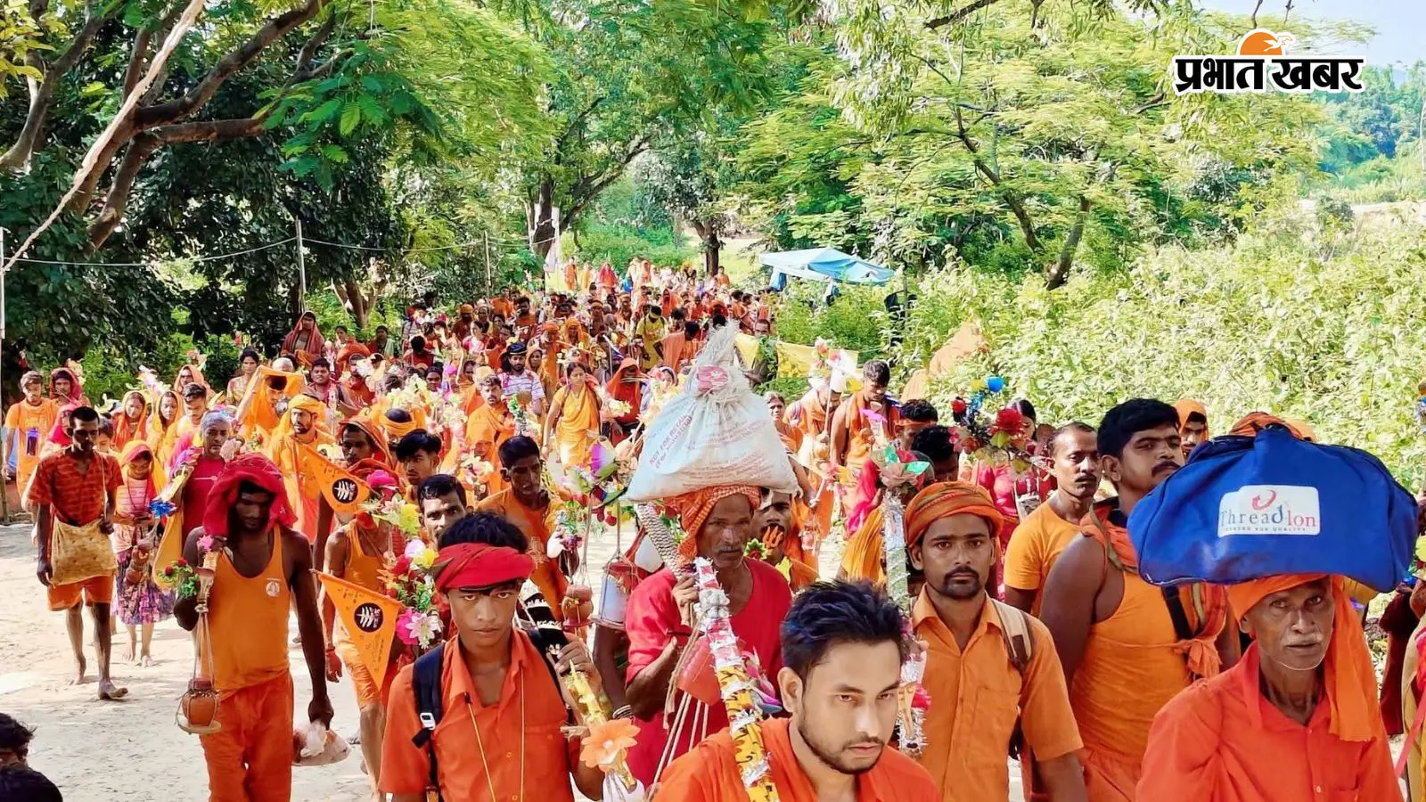 दूसरी सोमवारी पर बाबाधाम में जलार्पण के लिए बेताब कांवरिये, केसरिया रंग में रंगा सुल्तानगंज से देवघर पथ