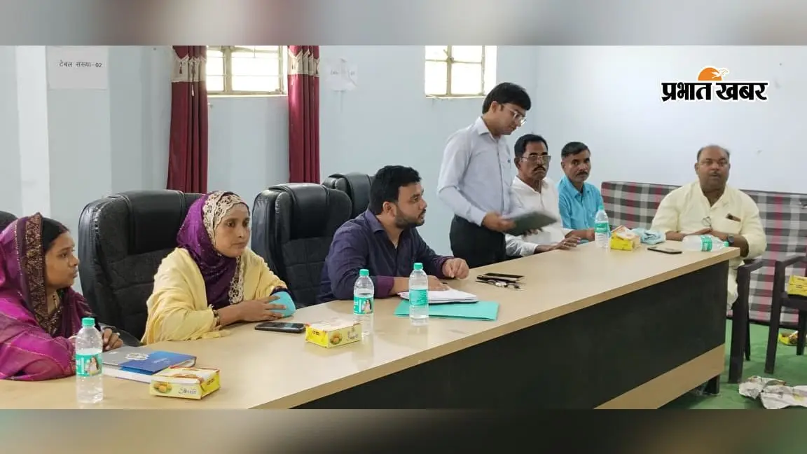 प्रखंड प्रमुख अंजुरा खातून की अध्यक्षता में पंचायत समिति की बैठक, विकास कार्यों और बाढ़ राहत को लेकर लिए गए कई अहम प्रस्ताव
