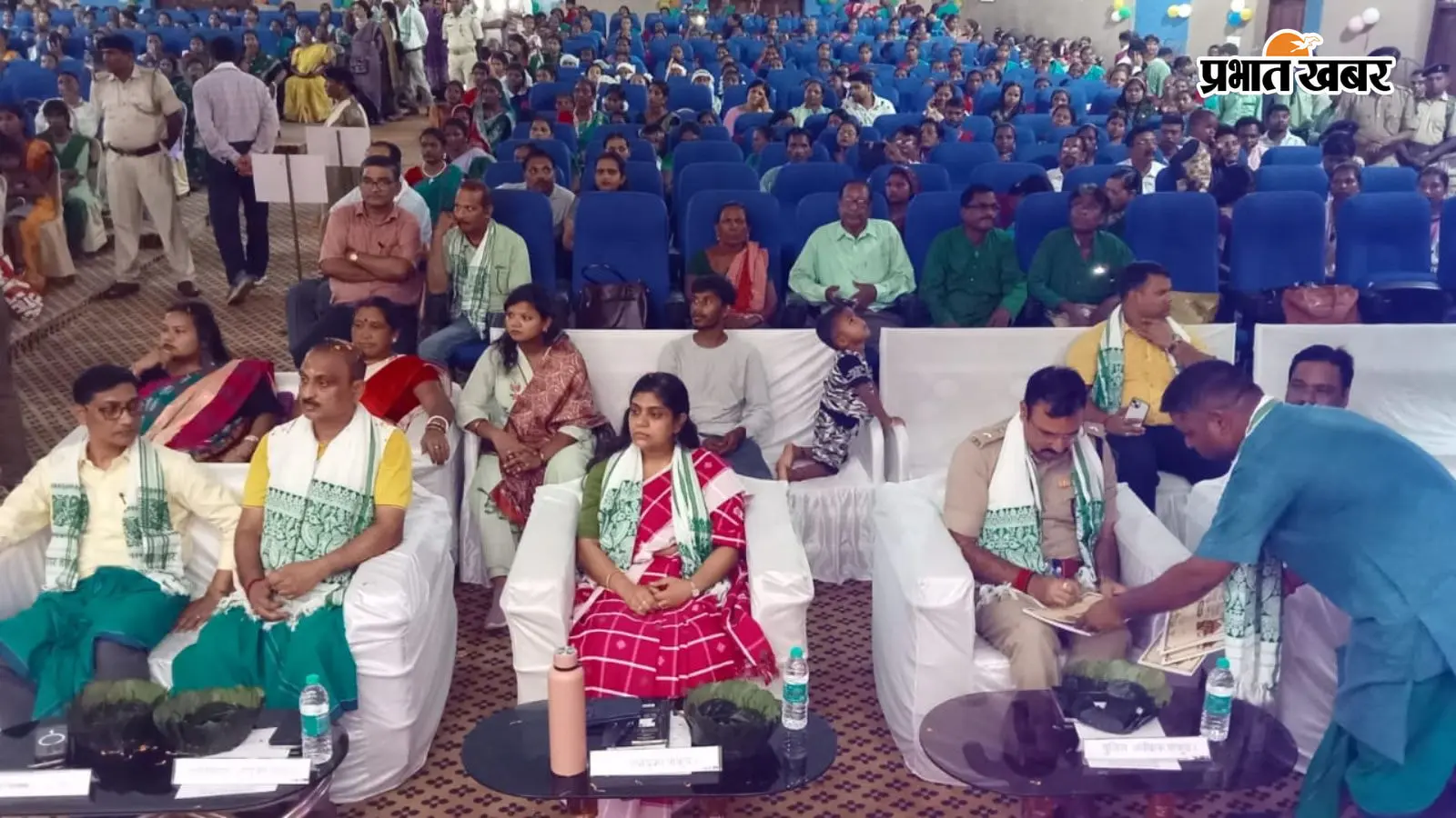विश्व आदिवासी दिवस पर पाकुड़ में दिखी संस्कृति की झलक, संथाली परंपरा ने मोहा मन