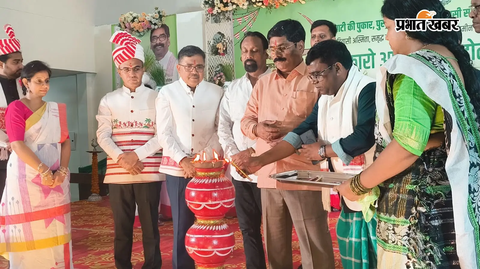 बोकारो आदिवासी महोत्सव में पारंपरिक गीत-संगीत और सांस्कृतिक प्रस्तुतियों ने बांधा समां, मंत्री योगेंद्र प्रसाद हुए शामिल