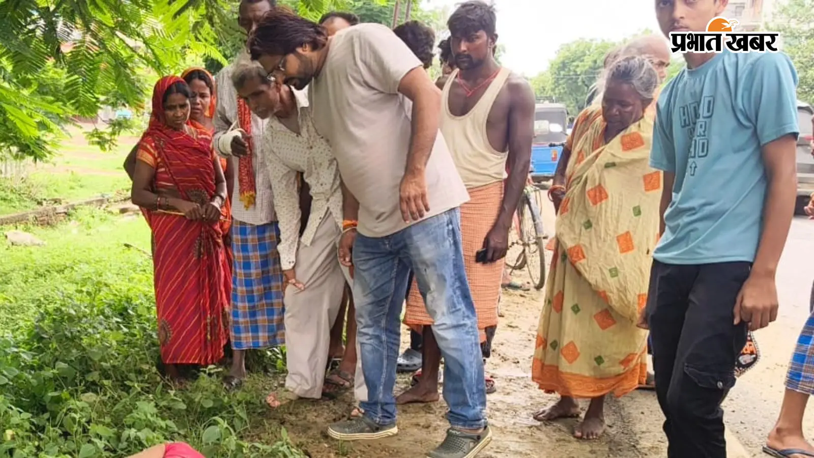 पेड़ की छांव में बैठी महिला की अचानक हो गयी मौत, घर से विवाद के बाद निकली थी संजू देवी