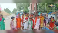 हर-हर महादेव के जयघोष से गूंजा बेलदौर, दूसरी सोमवारी पर बाबा फुलेश्वर नाथ के लिए डाक कांवरियों का जत्था रवाना