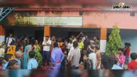 मिड-डे मील खाने के बाद 60 बच्चे बीमार, रसोइया बर्खास्त और हेडमास्टर से शोकॉज के बाद उठे बड़े सवाल