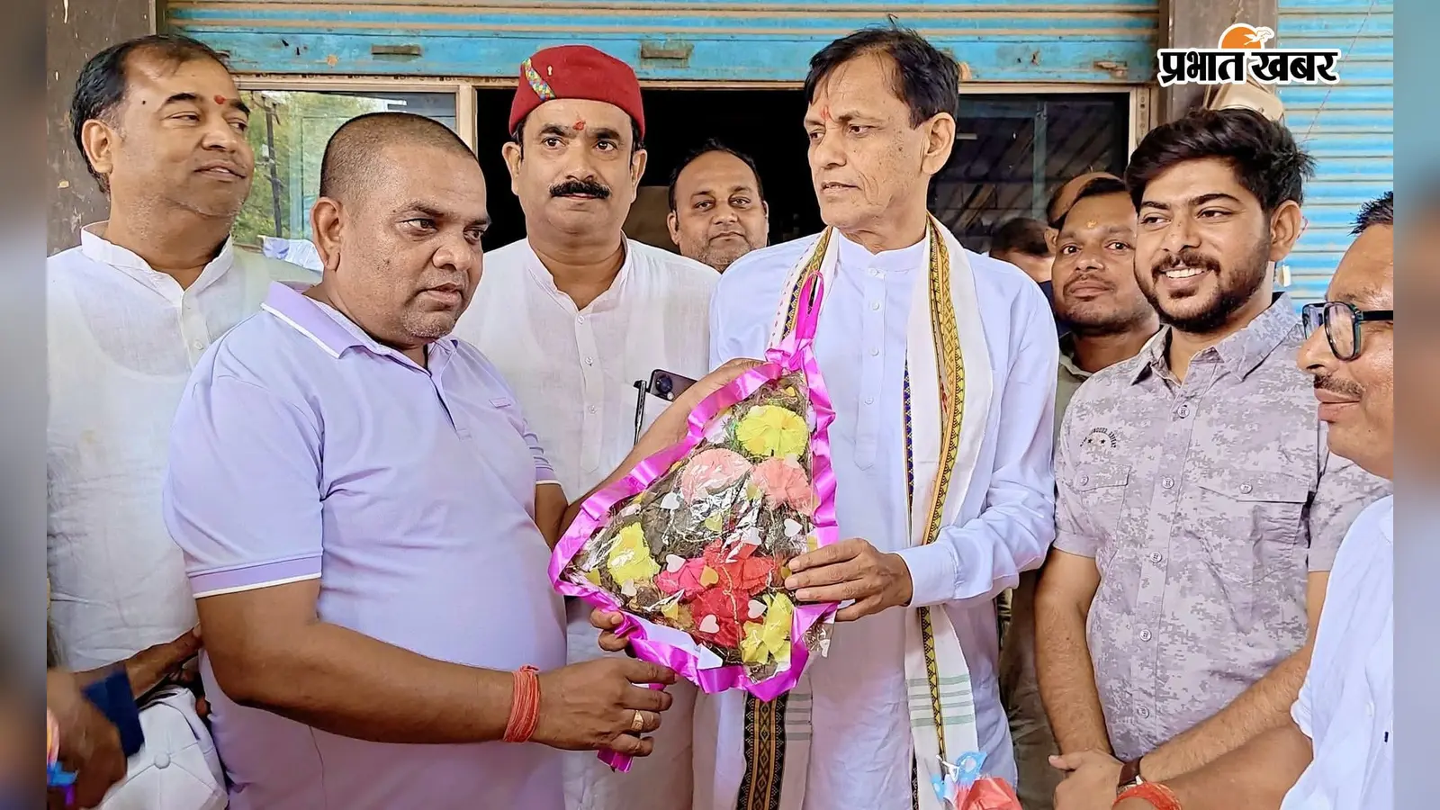 कटोरिया बाजार में रुका केंद्रीय गृह राज्य मंत्री नित्यानंद राय का काफिला, भाजपा नेताओं ने किया स्वागत