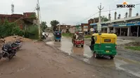 कैमूर: कुदरा में जलजमाव से सड़क पर बना जानलेवा गड्ढा, ई-रिक्शा और बाइक सवार रोज हो रहे हादसे का शिकार