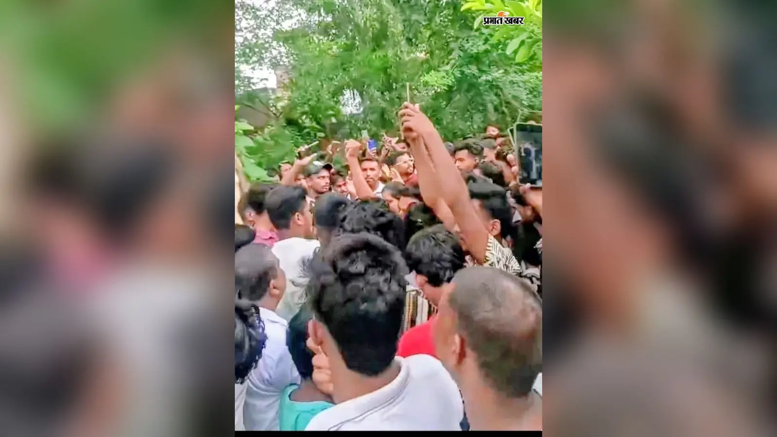 'जब तक वो नहीं आएगा, नीचे नहीं उतरूंगी': प्रेमी के लिए मोबाइल टावर पर चढ़ी युवती, पुलिस के छूटे पसीने