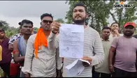 80 साल पुराने श्मशान पर कब्जे की कोशिश से भड़के ग्रामीण, किया जोरदार प्रदर्शन