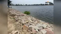 छठ पर्व पर कैसे बनेगा हराही पोखर के किनारों पर घाट, बोल्डरों से बढ़ी व्रतियों की चिंता