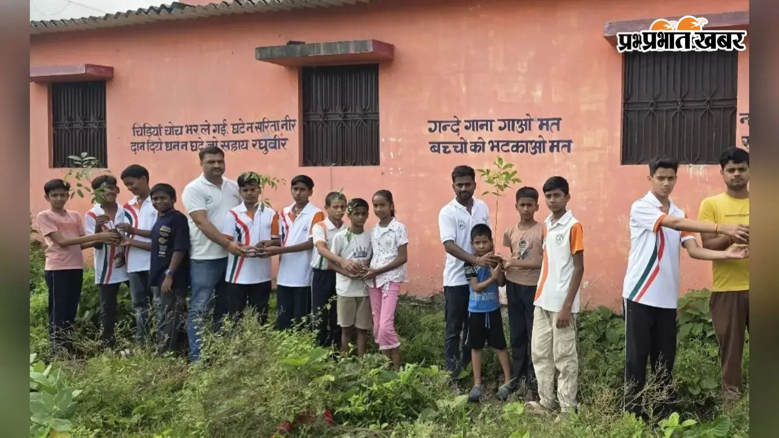 ‘साइकिल पे संडे’ अभियान की 617वीं यात्रा गढ़हरा पहुंची, 21 पौधे लगाकर 30 का किया वितरण