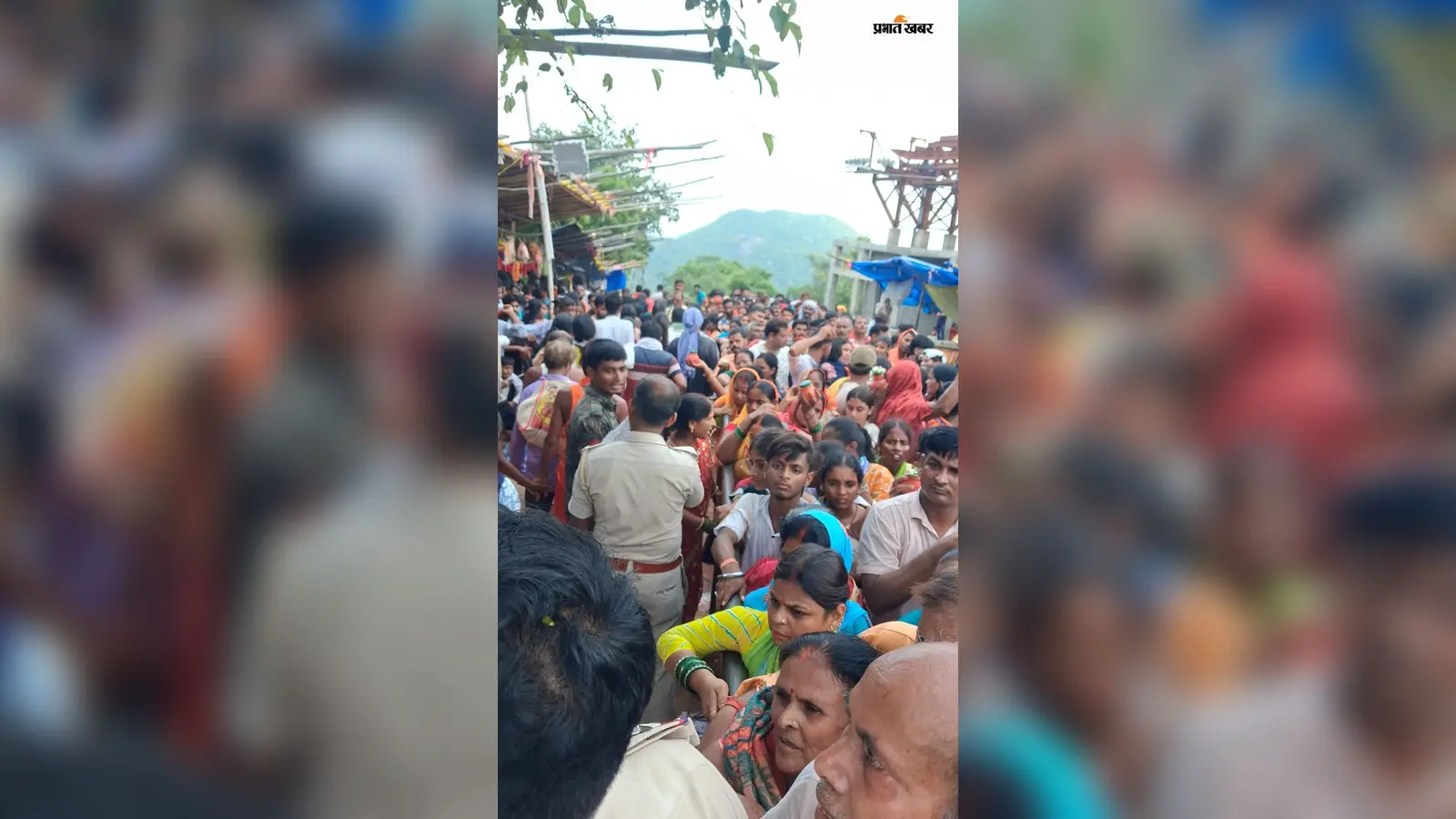 बाबा सिद्धनाथ मंदिर में उमड़ा आस्था का सैलाब, 40 हजार से अधिक श्रद्धालुओं ने किया जलाभिषेक