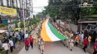 हर घर तिरंगा यात्रा : पुरुलिया में 2000 से अधिक छात्र-छात्राओं ने विशाल तिरंगे का साथ निकाली यात्रा