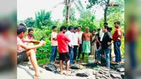 लातेहार में संदिग्ध रूट पर कोयला लदा हाइवा पलटा, सड़क पर बिखरा कोयला; पुलिस ने शुरू की जांच