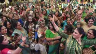 हरी चुनरी, चूड़ियों की खनक और फिल्मी गीतों पर थिरके कदम, सावन महोत्सव में झूमीं महिलाएं