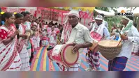 विश्व आदिवासी दिवस पर पेड़ों को बांधा रक्षा सूत्र, जल-जंगल-जमीन बचाने का लिया संकल्प