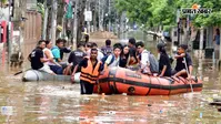 असम बाढ़: रिलायंस के ₹21 करोड़, अलख पांडे खुद पहुंचे गांवों तक; जानिए किसने कितनी की मदद
