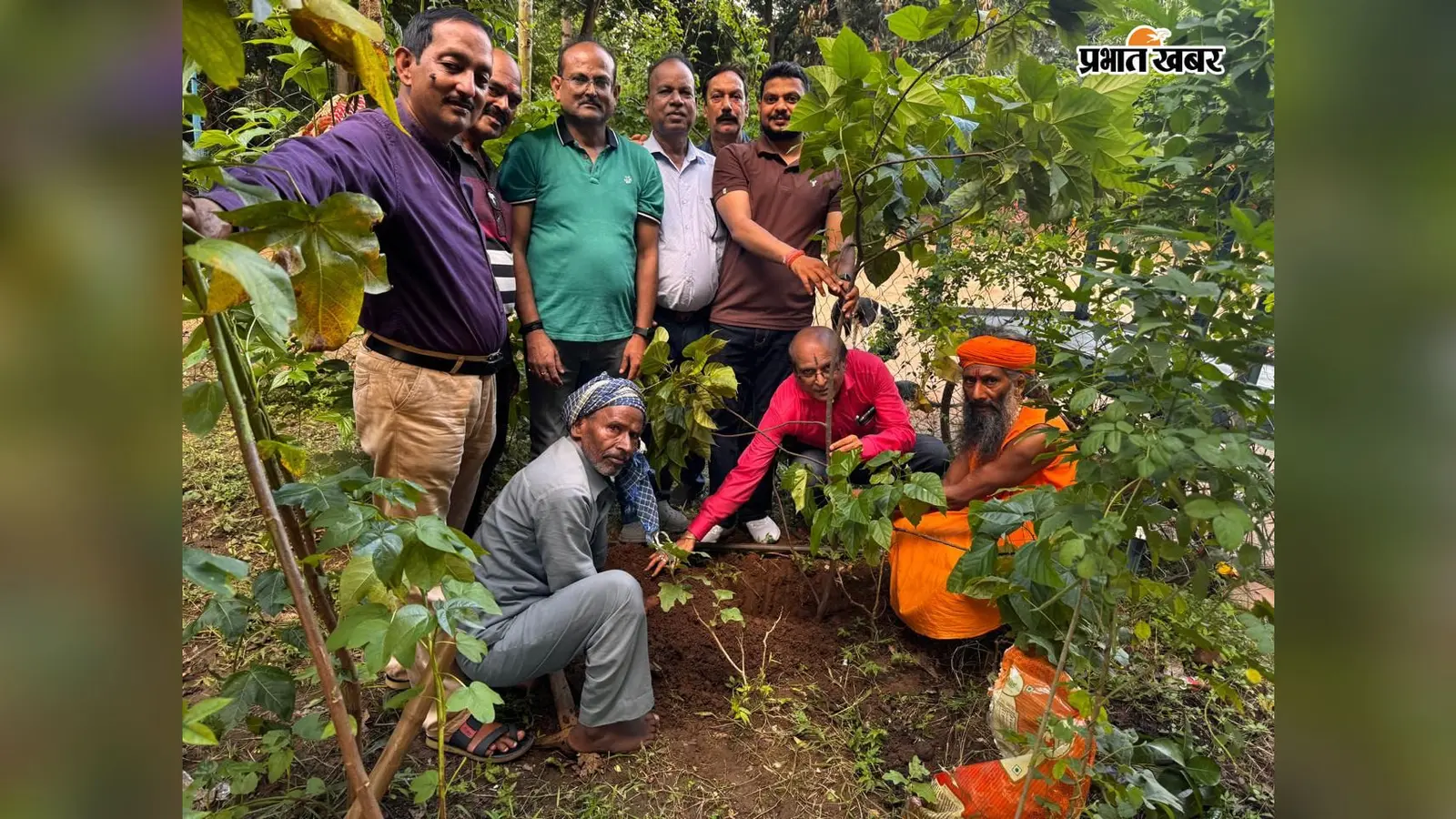 झरनाकुंड धाम परिसर में पौधरोपण, पर्यावरण संरक्षण का संकल्प