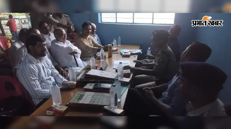 कैमूर: रामगढ़ में शांति समिति की बैठक में उठा छात्राओं की सुरक्षा का मुद्दा, स्कूल टाइम में बढ़ेगी पुलिस गश्त