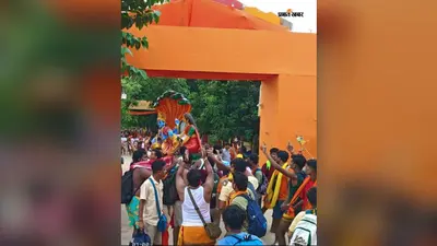 हावड़ा से आया ‘क्षीर सागर’ कांवर बना आकर्षण का केंद्र, शेषनाग पर विराजमान दिखे भगवान विष्णु और माता लक्ष्मी