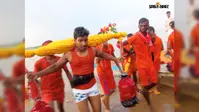 बक्सर में कांवरियों का महाकुंभ, गंगा घाटों पर उमड़ी भीड़, बोल बम के जयघोष से गूंजा शहर