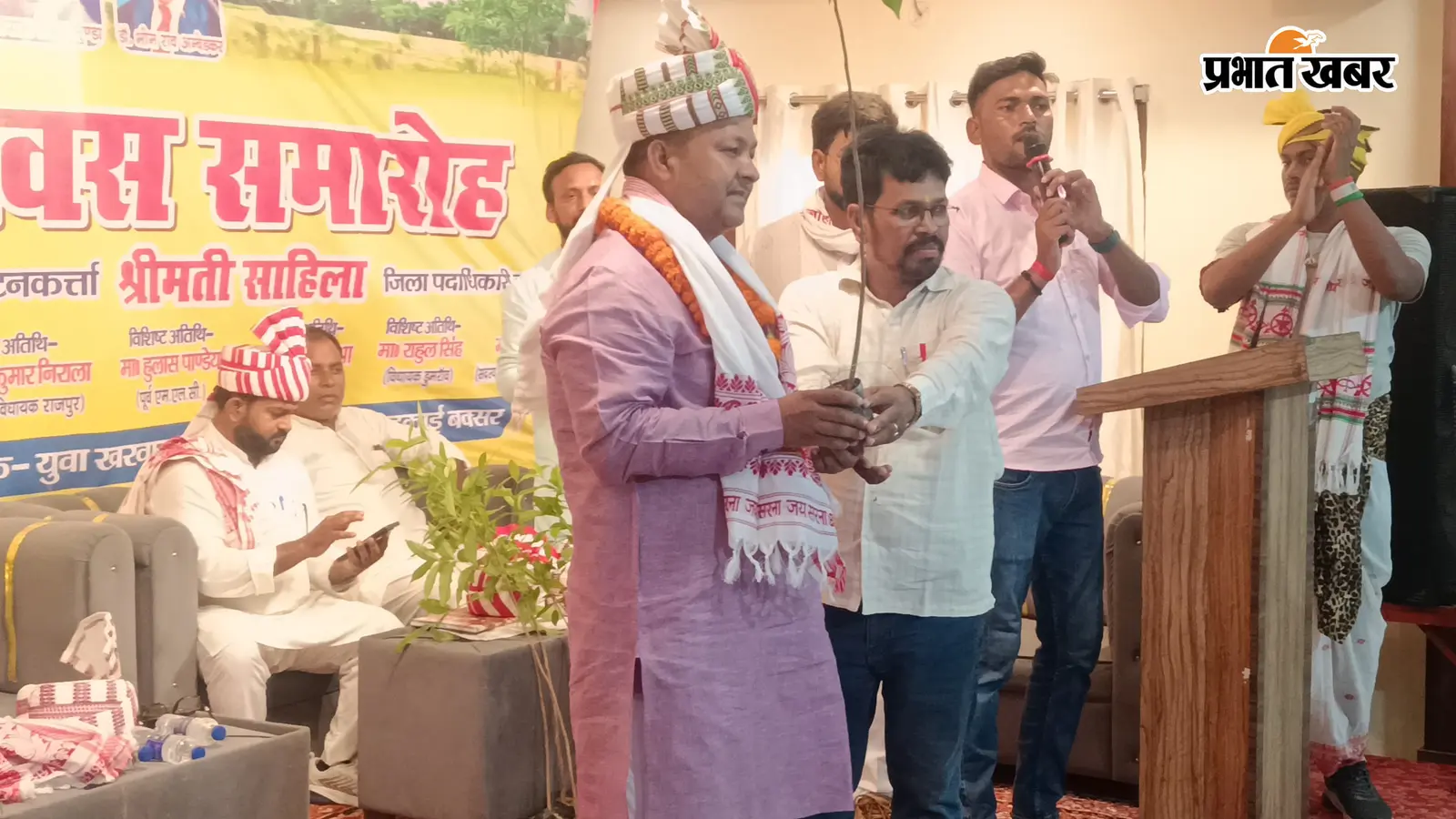 विश्व आदिवासी दिवस पर बक्सर में खरवार समाज की हुंकार, हक-अधिकार और जाति प्रमाण पत्र का मुद्दा उठा